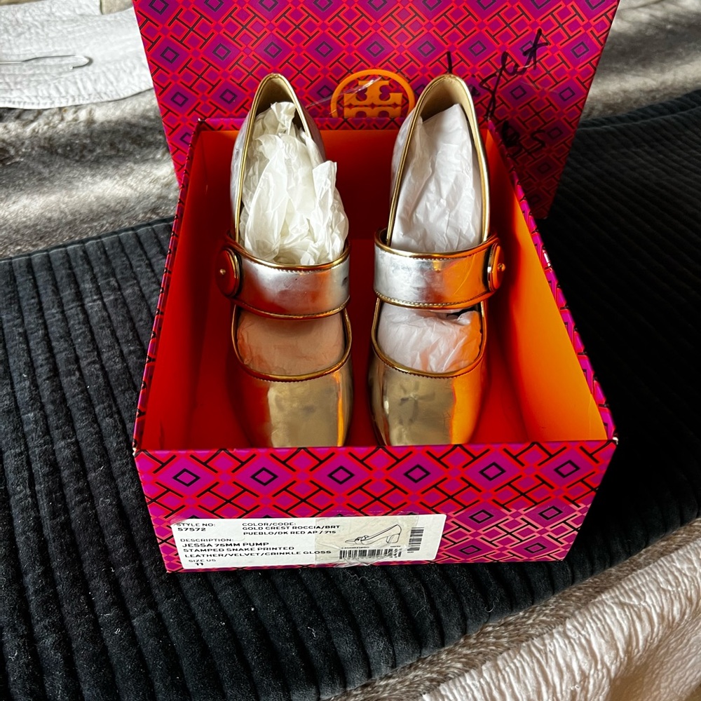 Stylish Gold Mary Jane Shoes